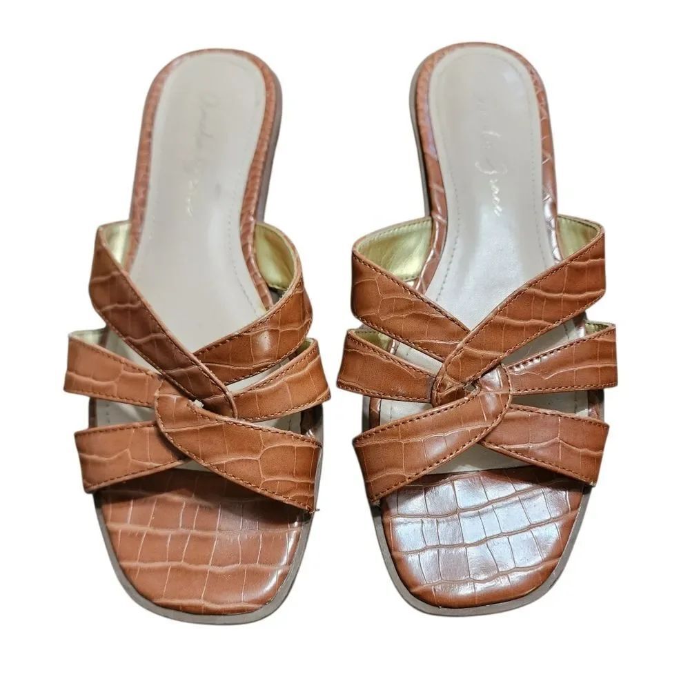 Amelia Grace Sandals 7 Tan Vegan Leather Slides Old Money Capsule Summer